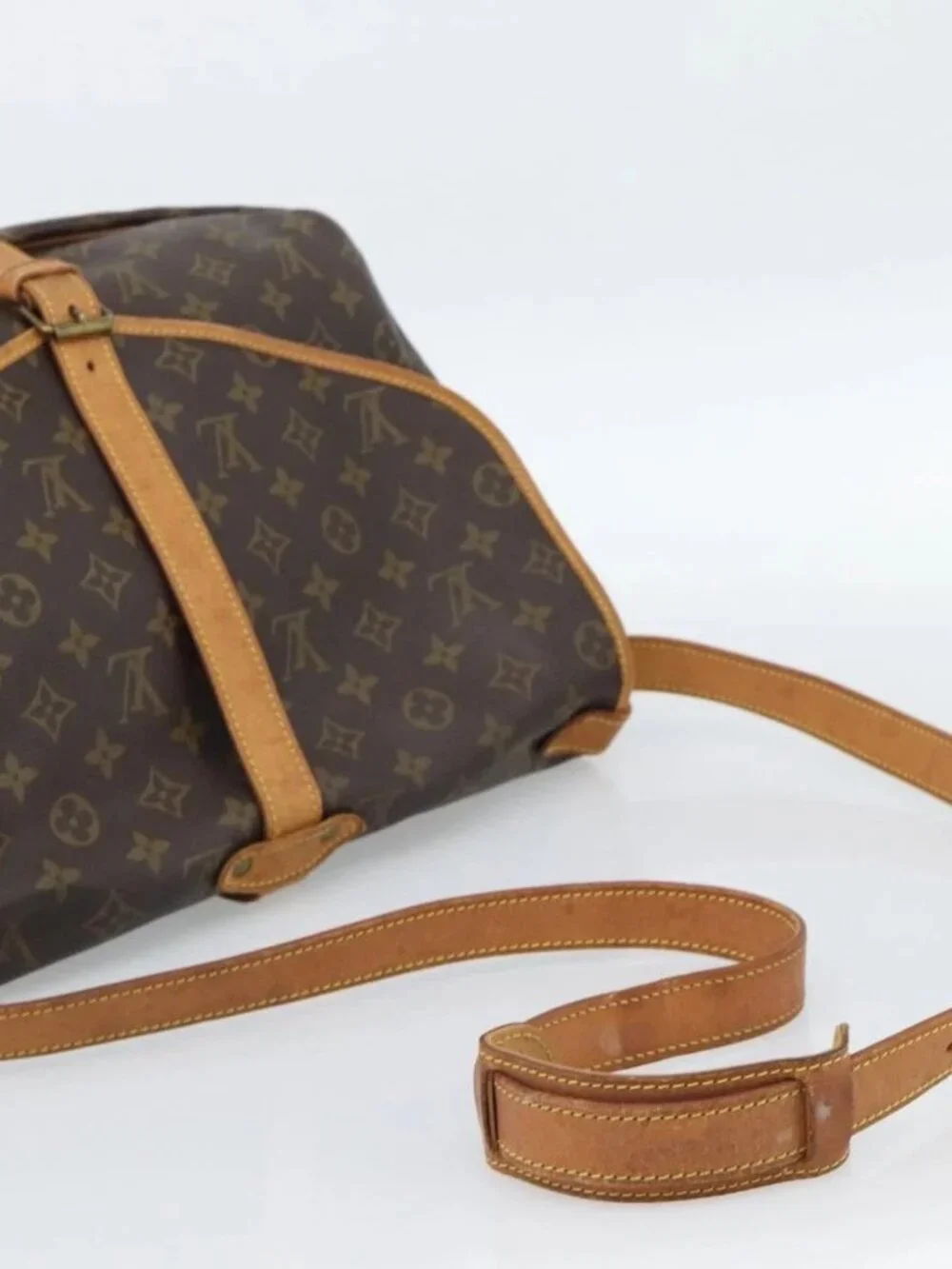 LOUIS VUITTON Monogram Saumur 35 Shoulder Bag M42254 LV Auth ka4885